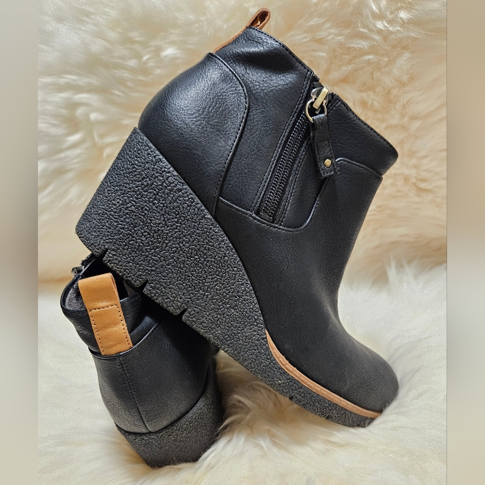 Black Ankle Boots with Tan Accents, Dr. Scholl's, 8.5, Slight Heel